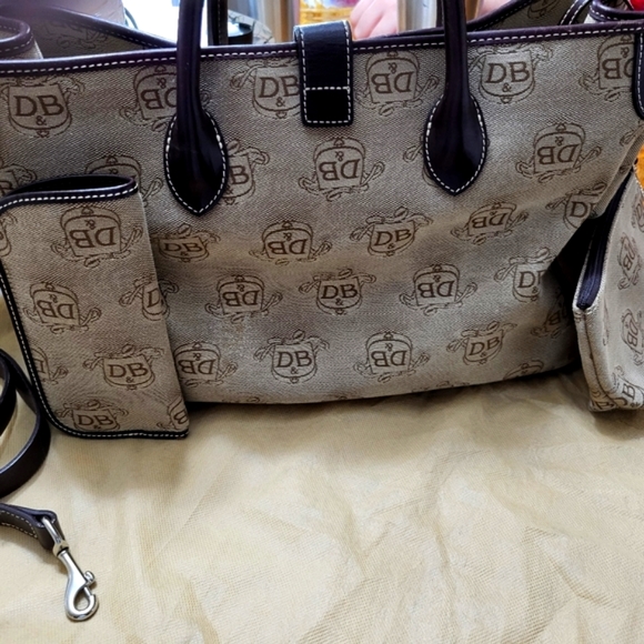 Dooney & Burke Tote with extras - Picture 7 of 10